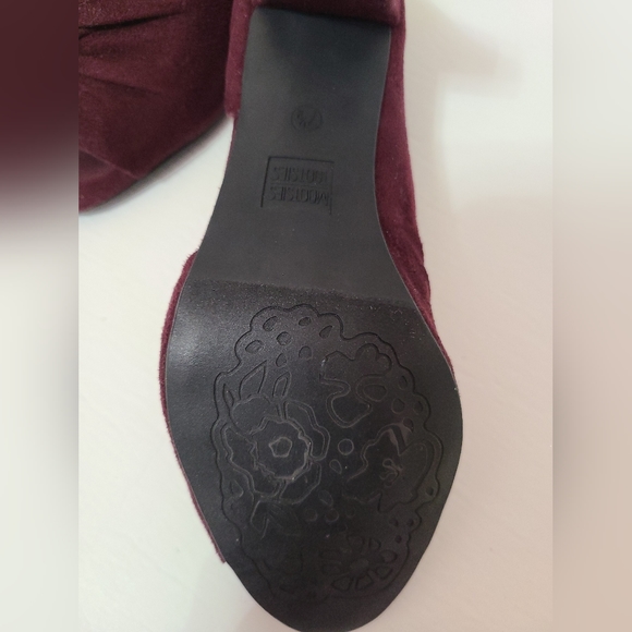 Suede  Burgundy open toe pump with one side open Mootsie Tootsie - Picture 4 of 8